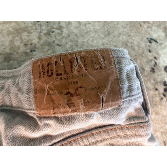 Hollister Size 7 (W28) Gray Distressed Denim Shorts - Picture 3 of 4